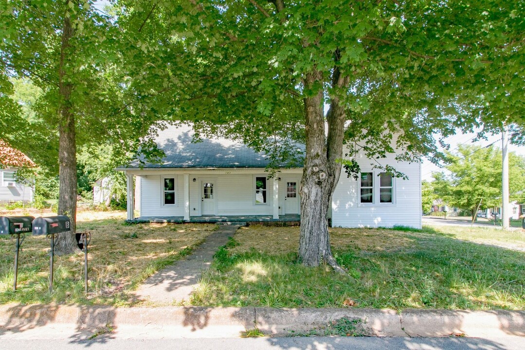 143 Emory St in Clarksville, TN - Building Photo