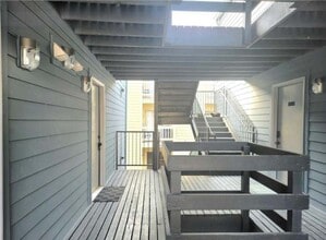 4833 Zenith St, Unit 12 in Metairie, LA - Foto de edificio - Building Photo