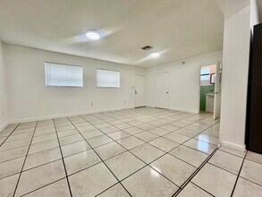 395 Schoolhouse Ln in Merritt Island, FL - Building Photo - Building Photo