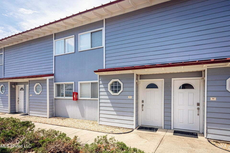 1664 Beach Blvd in Biloxi, MS - Building Photo