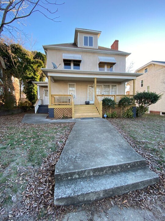 3221 Hanes Ave-Unit -Hanes Upstairs A in Richmond, VA - Building Photo
