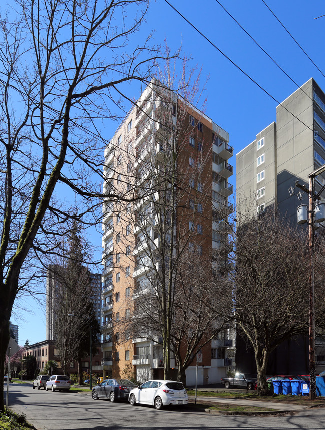 Starlite Manor Apartments in Vancouver, BC - Building Photo - Building Photo