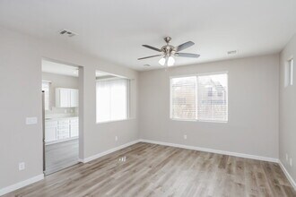 485 Blue Juniper Ln in Henderson, NV - Building Photo - Building Photo