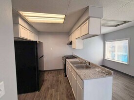 2254 S Riverside Dr in Iowa City, IA - Building Photo