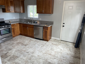 5843 Myrtle Ave in Long Beach, CA - Building Photo - Building Photo