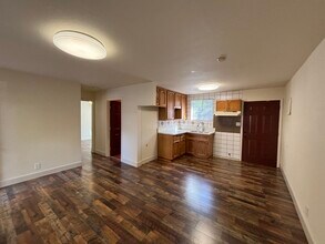 12646 Ralston Ave in Sylmar, CA - Foto de edificio - Building Photo