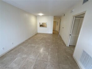 8312 Bernwood Cove Loop in Ft. Myers, FL - Foto de edificio - Building Photo