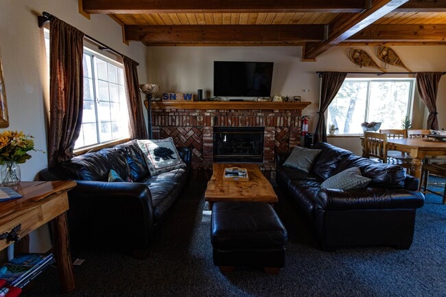 890 Villa Grove Ave in Big Bear, CA - Building Photo - Building Photo