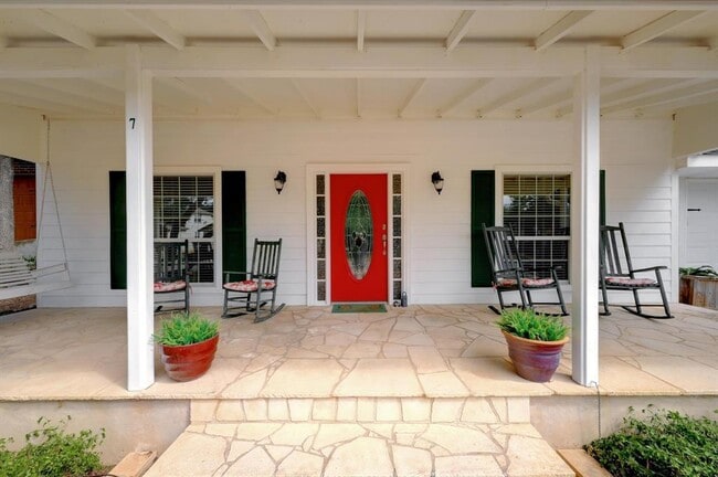 7 Pebblebrook Ln in Wimberley, TX - Building Photo - Building Photo