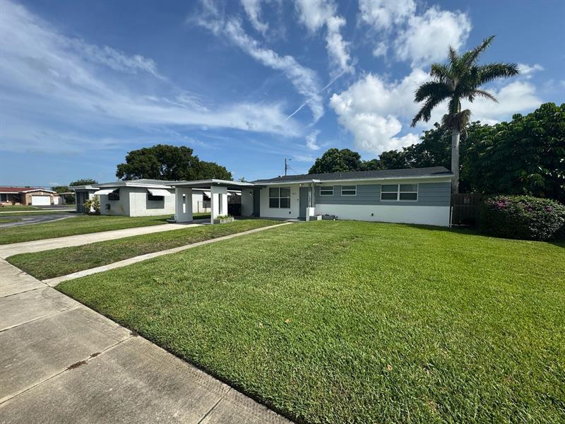 7571 Eaton St in Hollywood, FL - Building Photo