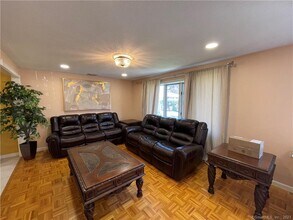 56 Partridge Dr in Waterbury, CT - Foto de edificio - Building Photo
