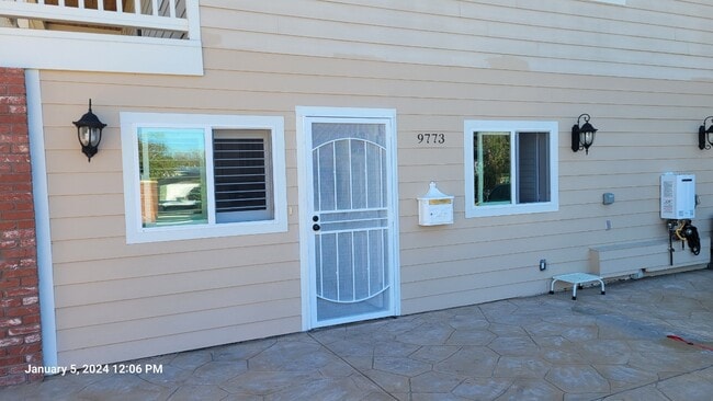 9773 Paso Robles Ave in Los Angeles, CA - Foto de edificio - Building Photo