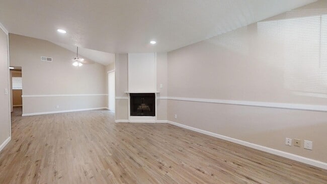 46 Dean Way in Folsom, CA - Building Photo - Building Photo