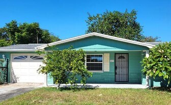 5439 Portola Ave in New Port Richey, FL - Building Photo
