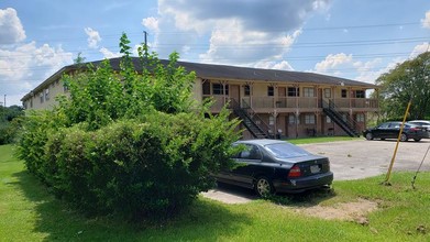 Woodrow Apartments in Beaumont, TX - Building Photo - Building Photo