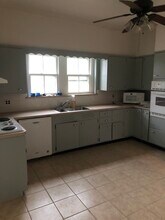 37 Prizer Rd, Unit 41 Prizer 2nd Floor in Phoenixville, PA - Foto de edificio - Building Photo