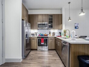 120 W CityLine Dr in Richardson, TX - Building Photo - Building Photo