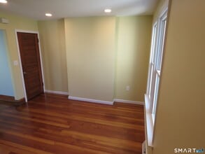 15 Hartford Ave in Enfield, CT - Building Photo - Building Photo