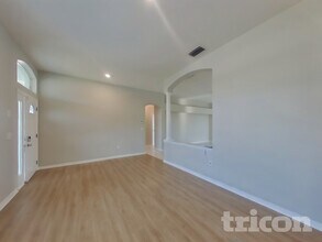 28634 Hanging Moss Loop in Zephyrhills, FL - Building Photo - Building Photo