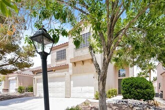 8920 Picket Fence Ave in Las Vegas, NV - Foto de edificio - Building Photo