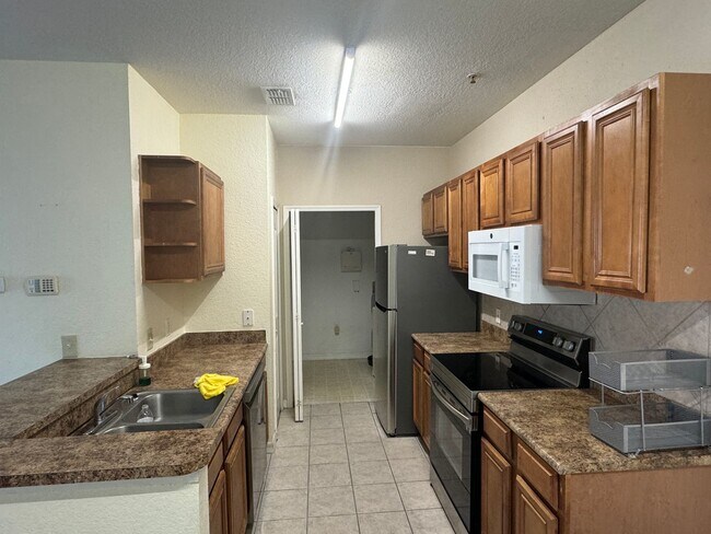 6151 Metrowest Blvd in Orlando, FL - Building Photo - Building Photo