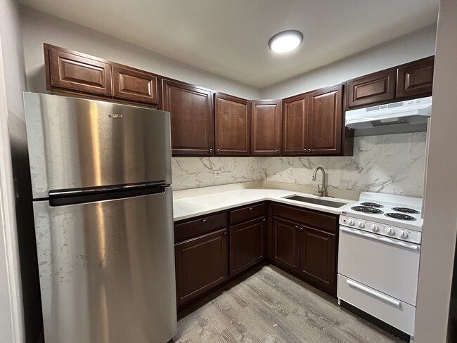 6950 N Ashland Blvd, Unit 302