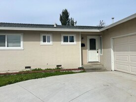 374 Burton Ave in Rohnert Park, CA - Building Photo