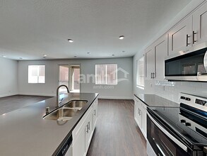8927 Tiger Tooth Ave in Las Vegas, NV - Building Photo - Building Photo