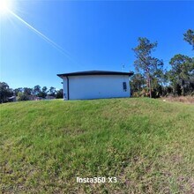 3107 Leeland Heights Blvd E in Lehigh Acres, FL - Building Photo - Building Photo