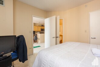 222 N Columbus Dr in Chicago, IL - Building Photo - Building Photo