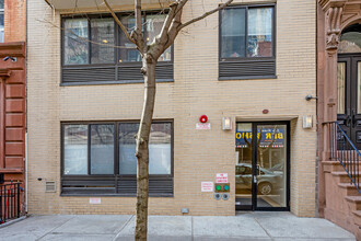 306 E 82nd St in New York, NY - Building Photo - Building Photo