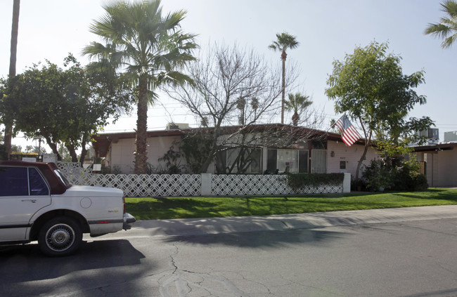 Holiday Sands Apartments in Scottsdale, AZ - Building Photo - Building Photo