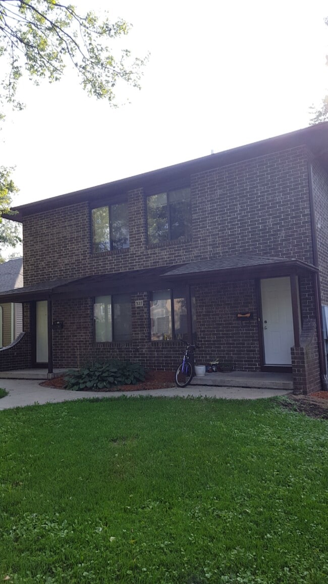 327 S Lucas St, Unit c