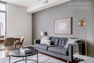 4918 St Elmo Ave in Bethesda, MD - Building Photo