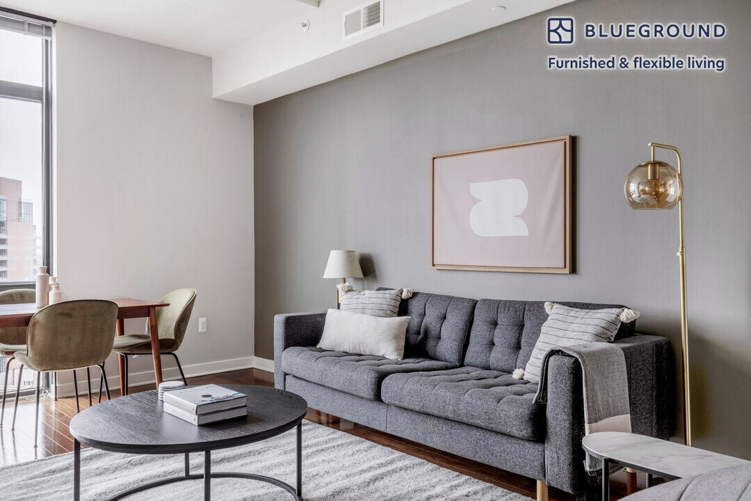 4918 St Elmo Ave in Bethesda, MD - Building Photo