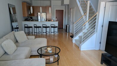 1209 N Charles St, Unit 409 in Baltimore, MD - Foto de edificio - Building Photo