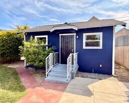 3774 S Gramercy Pl in Los Angeles, CA - Building Photo