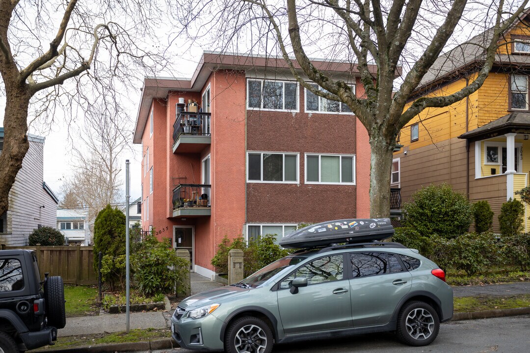 2035 Pandora St in Vancouver, BC - Building Photo