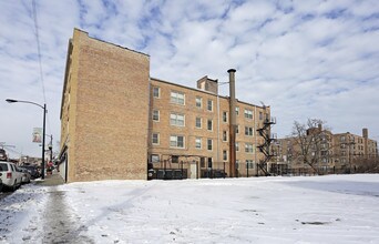 2445 E 72nd St in Chicago, IL - Building Photo - Building Photo