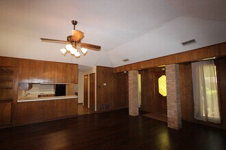 2214 Heather Ln in Tyler, TX - Building Photo - Building Photo