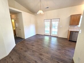 2540 W Porter Creek Ave in Porterville, CA - Building Photo - Building Photo