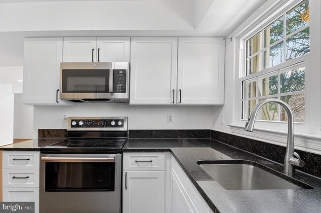 7753 Inversham Dr in Falls Church, VA - Building Photo - Building Photo