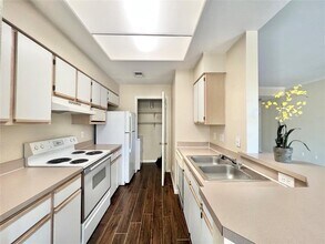 6000-13 Shepherd Mountain Cove in Austin, TX - Building Photo - Building Photo
