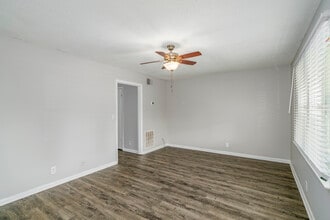 The Groves in Gastonia, NC - Building Photo - Interior Photo