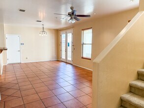 2771 N Saramano Ln in Tucson, AZ - Foto de edificio - Building Photo