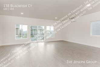 138 Blackfish Ct in Bremerton, WA - Building Photo - Building Photo