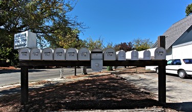 1730 Mission Blvd in Santa Rosa, CA - Building Photo - Building Photo