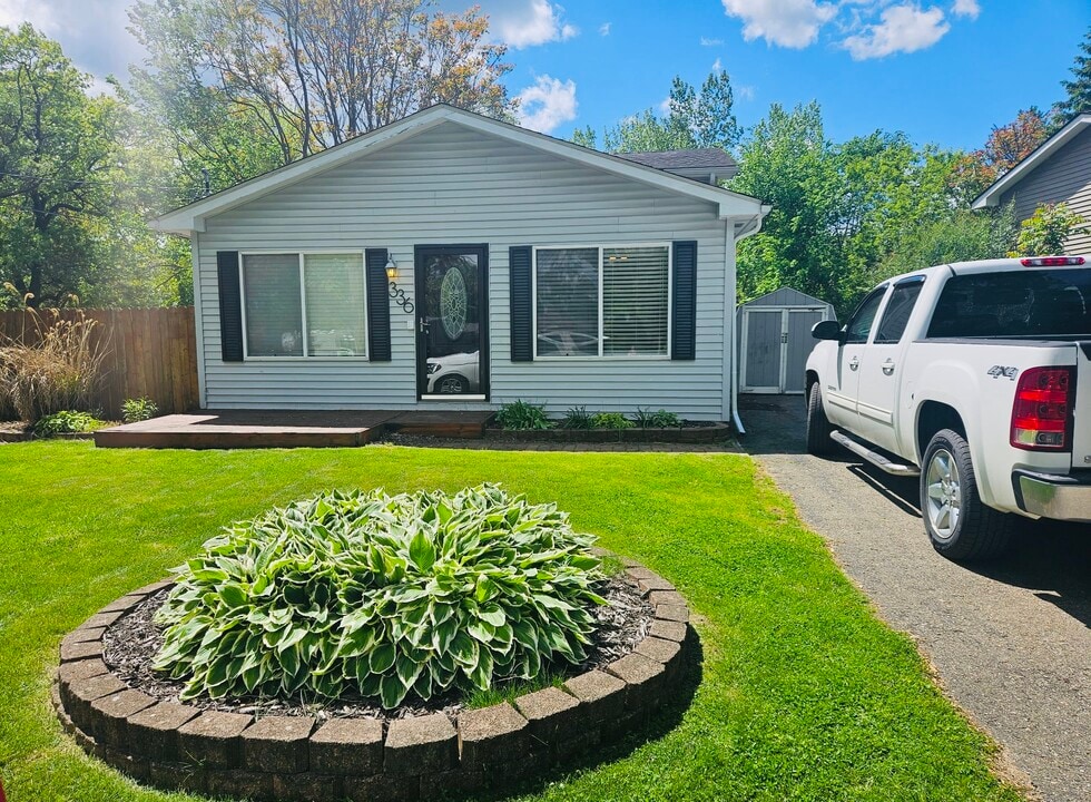 336 Rustic Cir in White Lake, MI - Building Photo