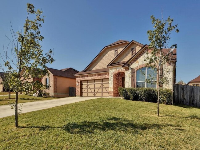 908 Apricot Dr in Kyle, TX - Foto de edificio - Building Photo