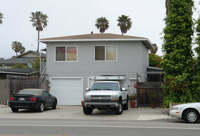 2557-2559 Pierpont Blvd in Ventura, CA - Building Photo - Building Photo